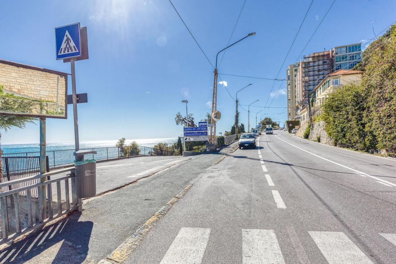 Casaviva - Grazioso Bilocale Sul Mare A Ospedaletti Apartment Екстериор снимка